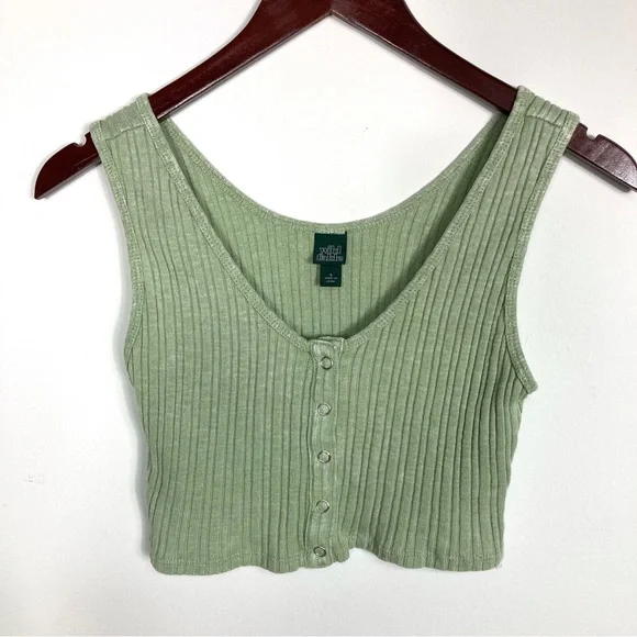 Bundle of 4 Crop Tops- 3 Tanks, 1 Tee- Size Small - Picture 8 of 16